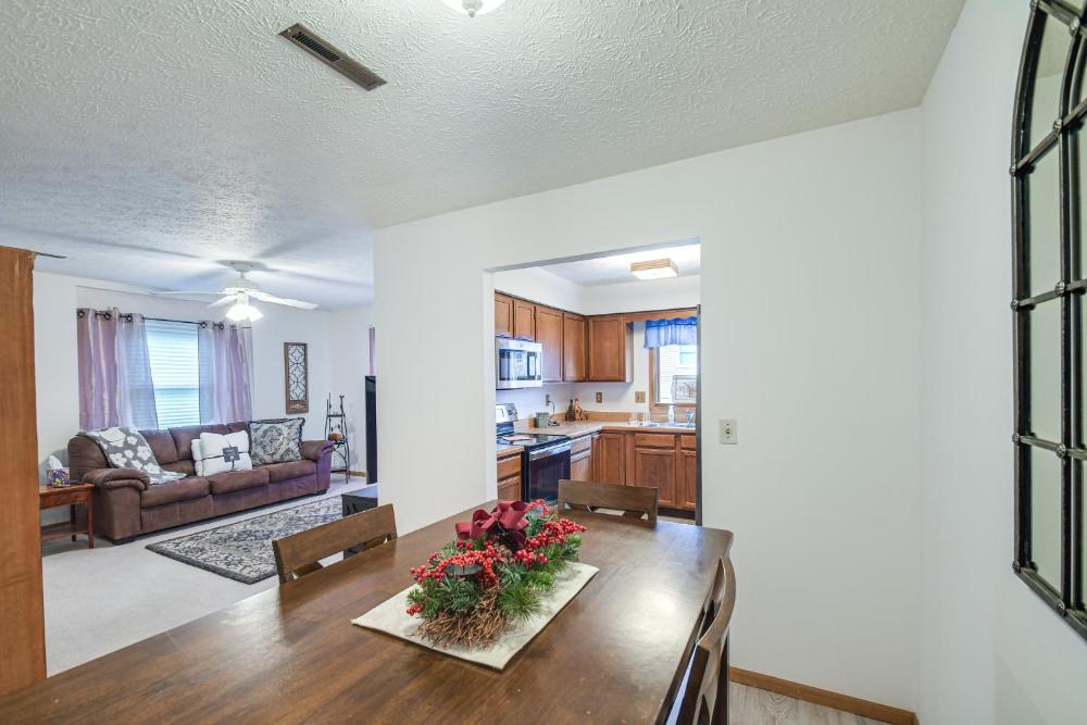 Welcoming Condo in Davenport Central Location!